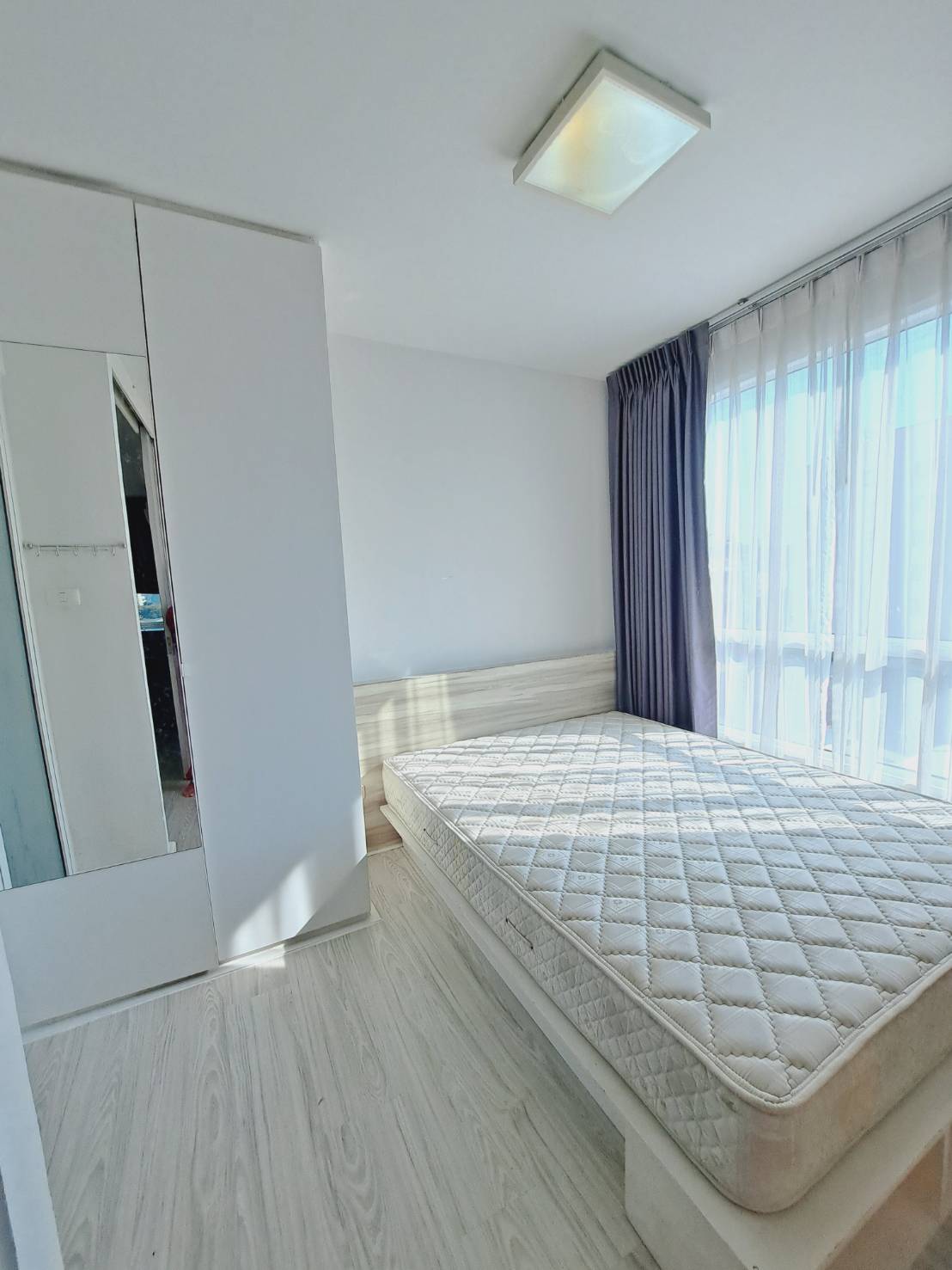 C Style เตียงนอน.jpg