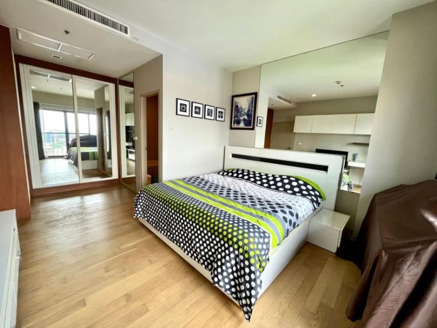 Noble Reveal เตียงนอน.jpg