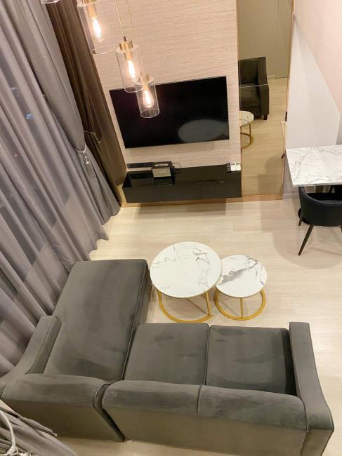 Knightsbridge Prime Sathorn โซฟา ทีวี.jpg