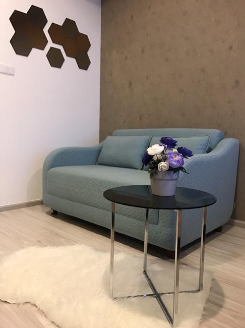 Ideo Mobi Sukhumvit Eastgate  โซฟา.jpg