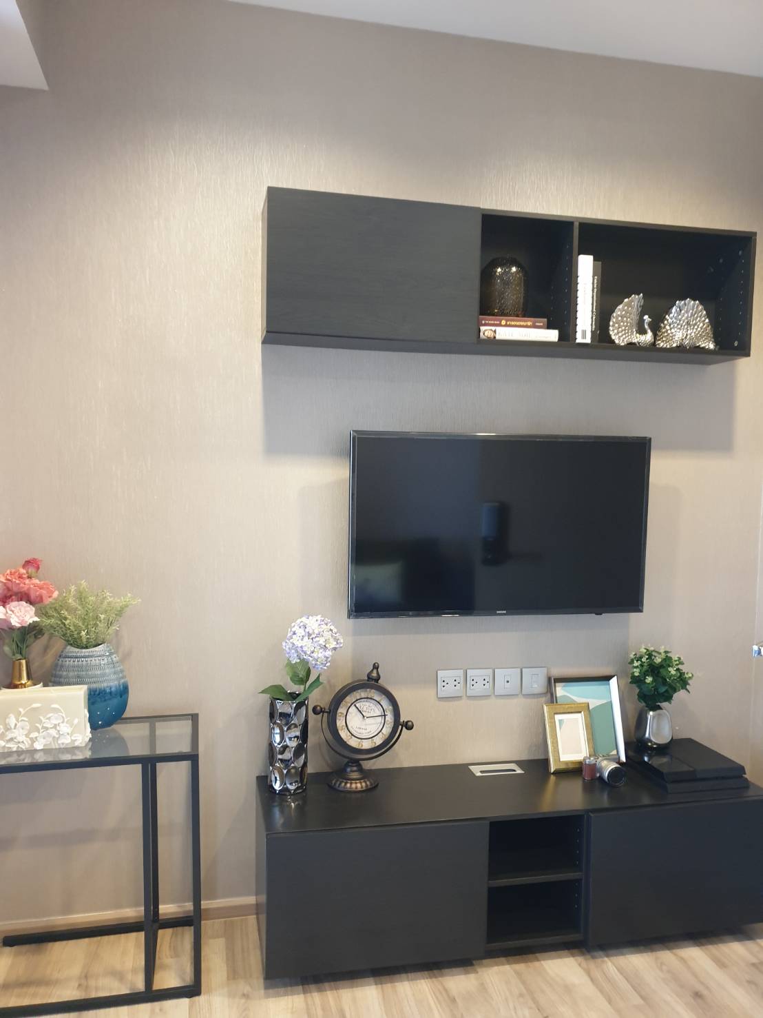 THE LINE Jatujak-Mochit ทีวี.jpg