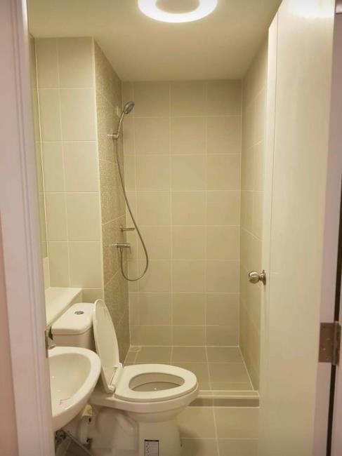 The Tree Onnut Station ห้องน้ำ.jpg