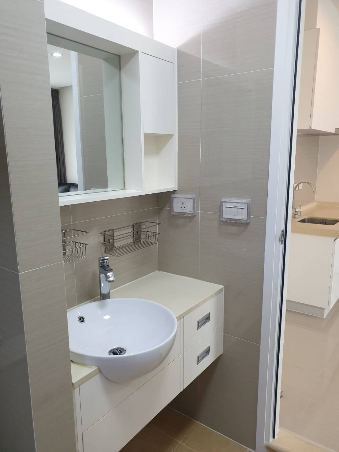 T.C. Green อ่างล้างหน้า.jpg