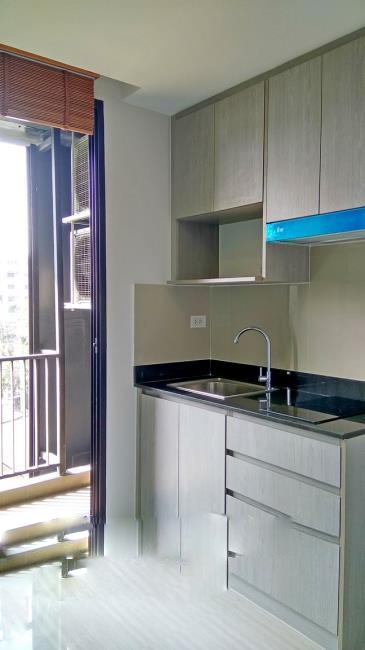 Very Condo มุมครัว ระเบียง.jpg