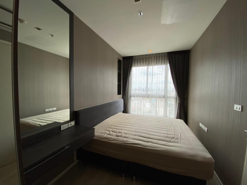 Quinn Condo Ratchada เตียงนอน.jpg