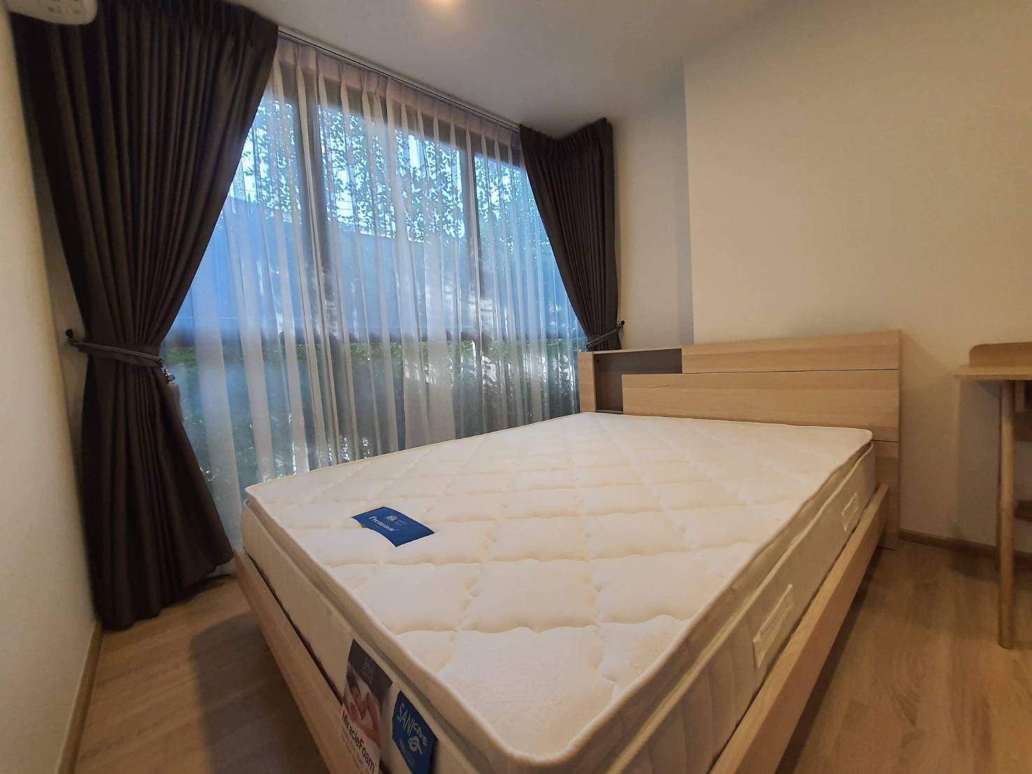 Taka Haus Ekamai 12 เตียง.jpg