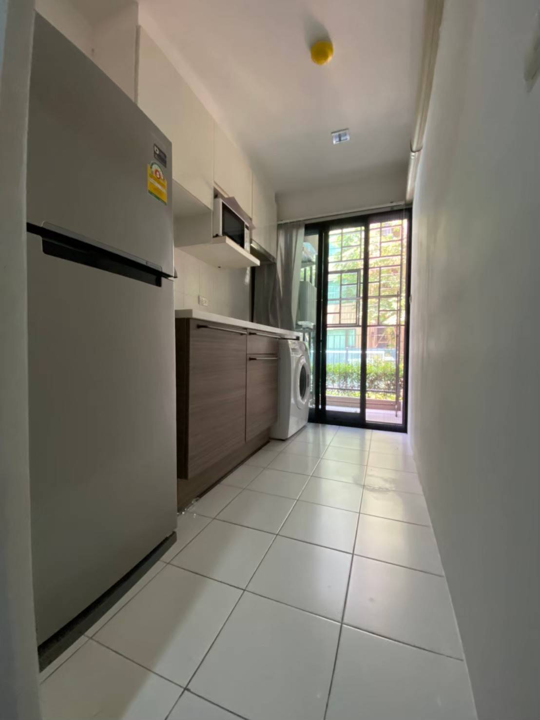 Condolette Pixel Sathorn ครัว ระเบียง.jpg