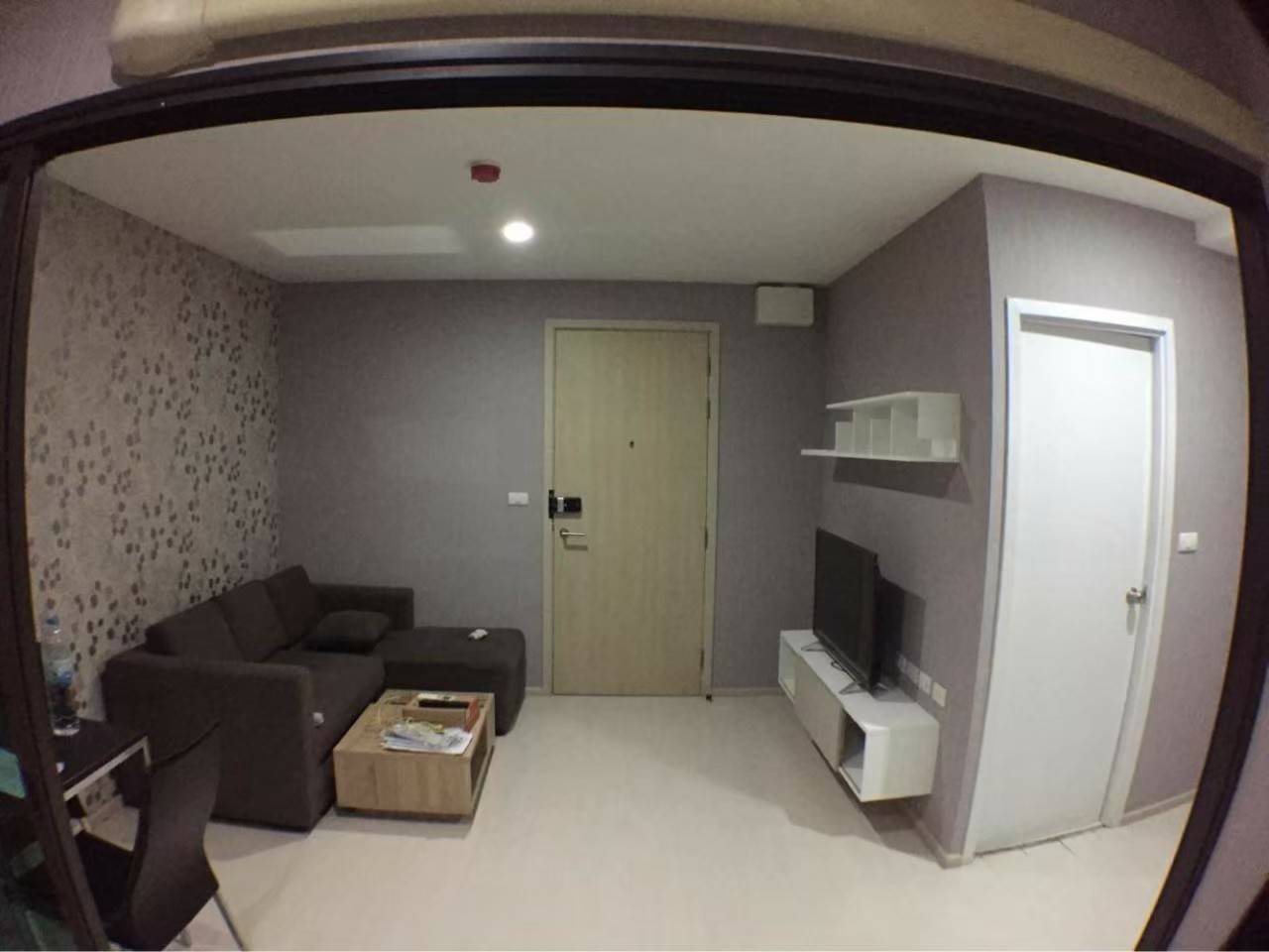 Condolette Pixel Sathorn โซฟา ทีวี.jpg