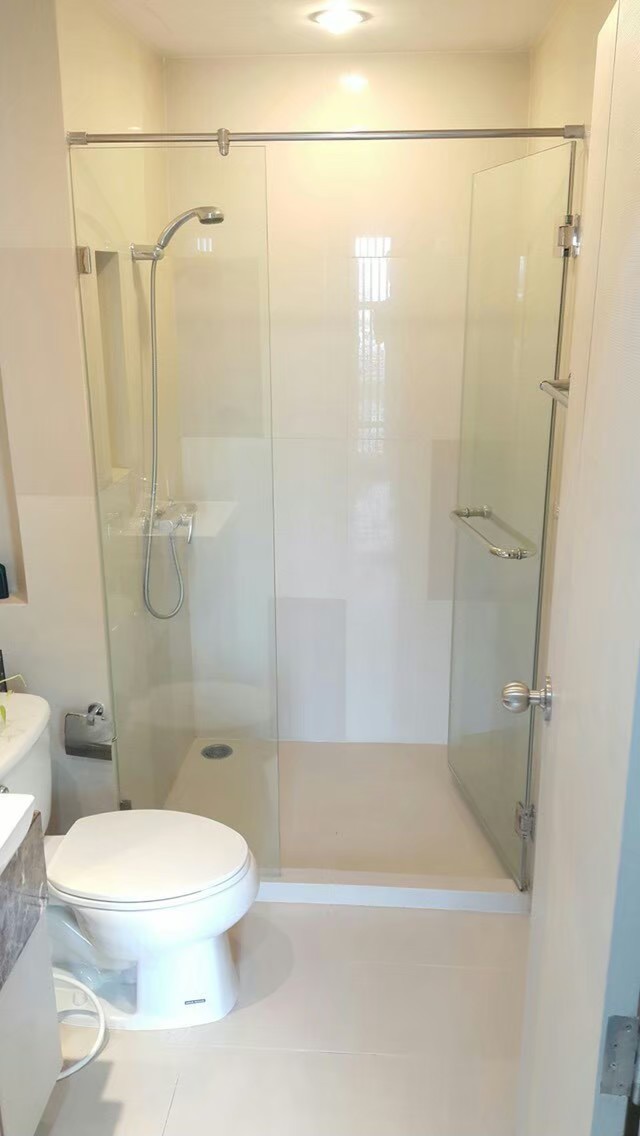 Fuse Sathorn-Taksin ห้องอาบน้ำ.jpg