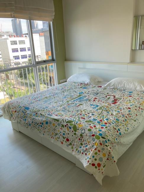 The Room Sukhumvit 64 เตียงนอน.jpg