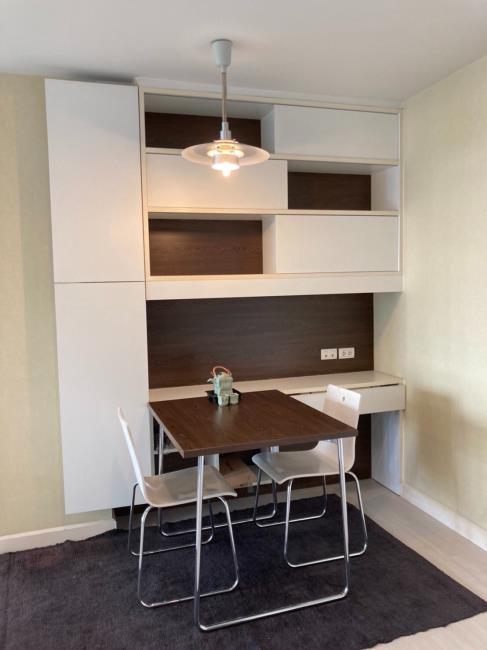 The Room Sukhumvit 64 โต๊ะอาหาร.jpg