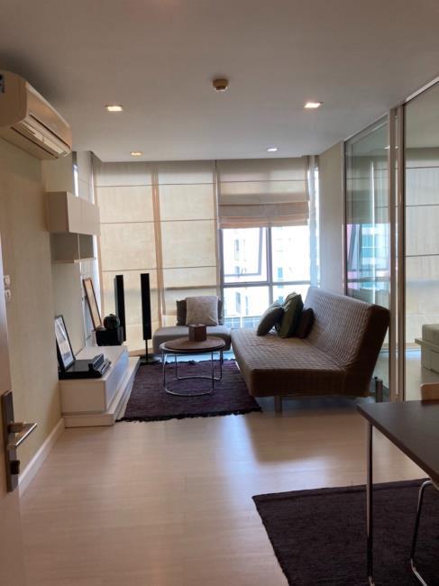 The Room Sukhumvit 64 ทีวี โซฟา.jpg