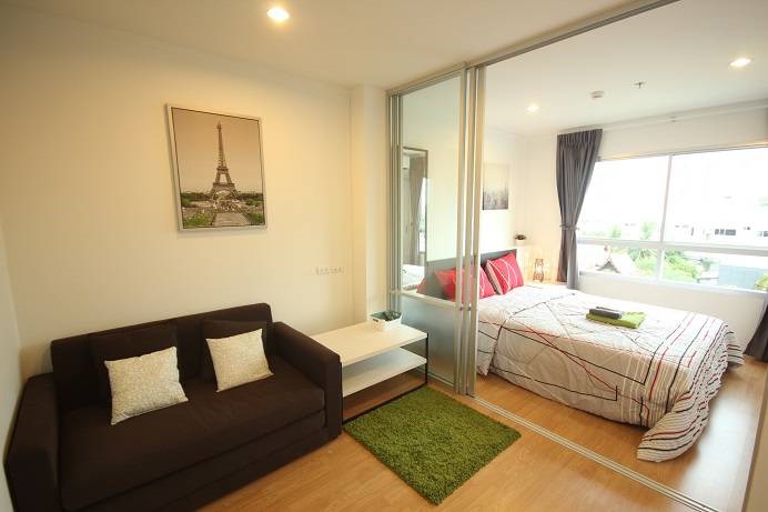 -20Lumpini Place Srinakarin - Huamak Station โซฟา เตียงนอน.jpg