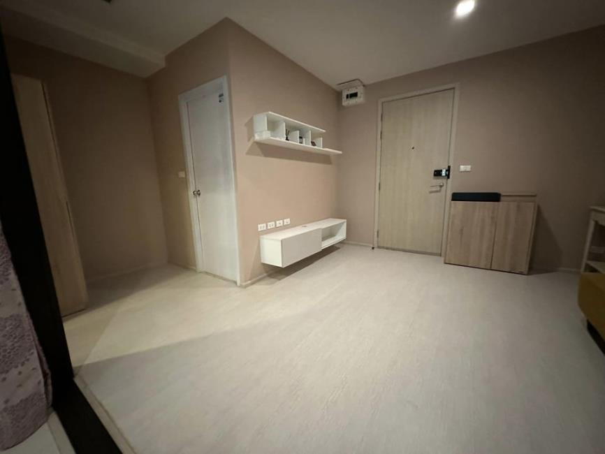 Condolette Pixel Sathorn ชั้นวางทีวี.jpg