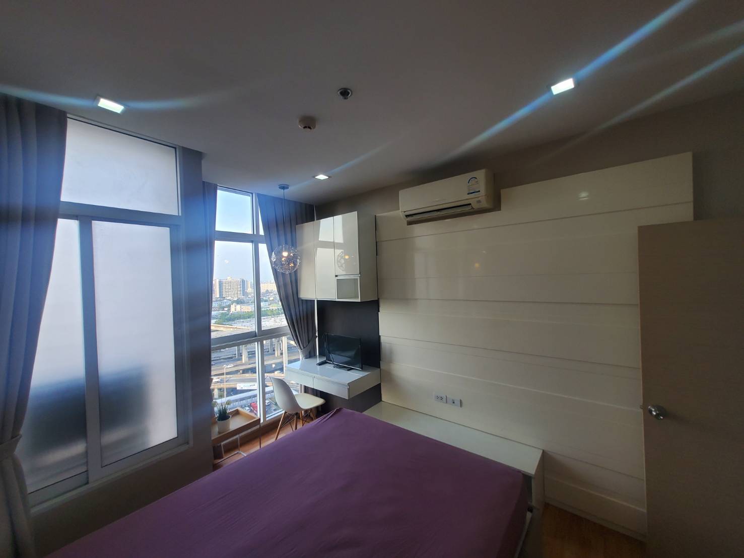 (เดอะ โคสต์ แบงค็อก) ในห้องนอน.jpg