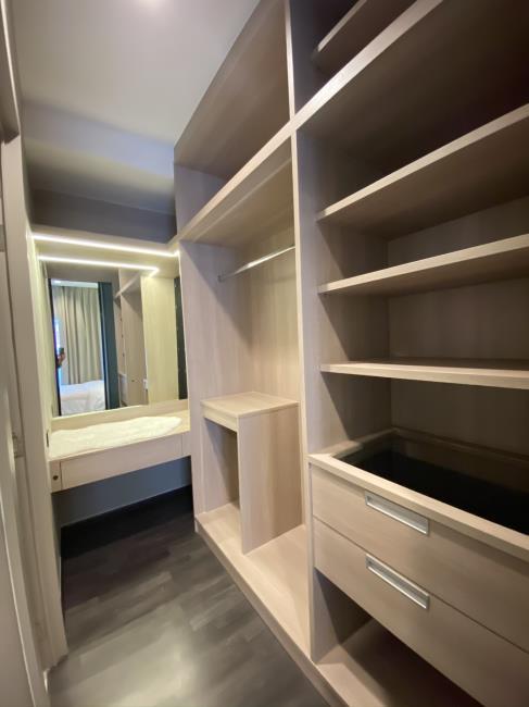 The Line Asoke - Ratchada ชั้นวางของ.jpg