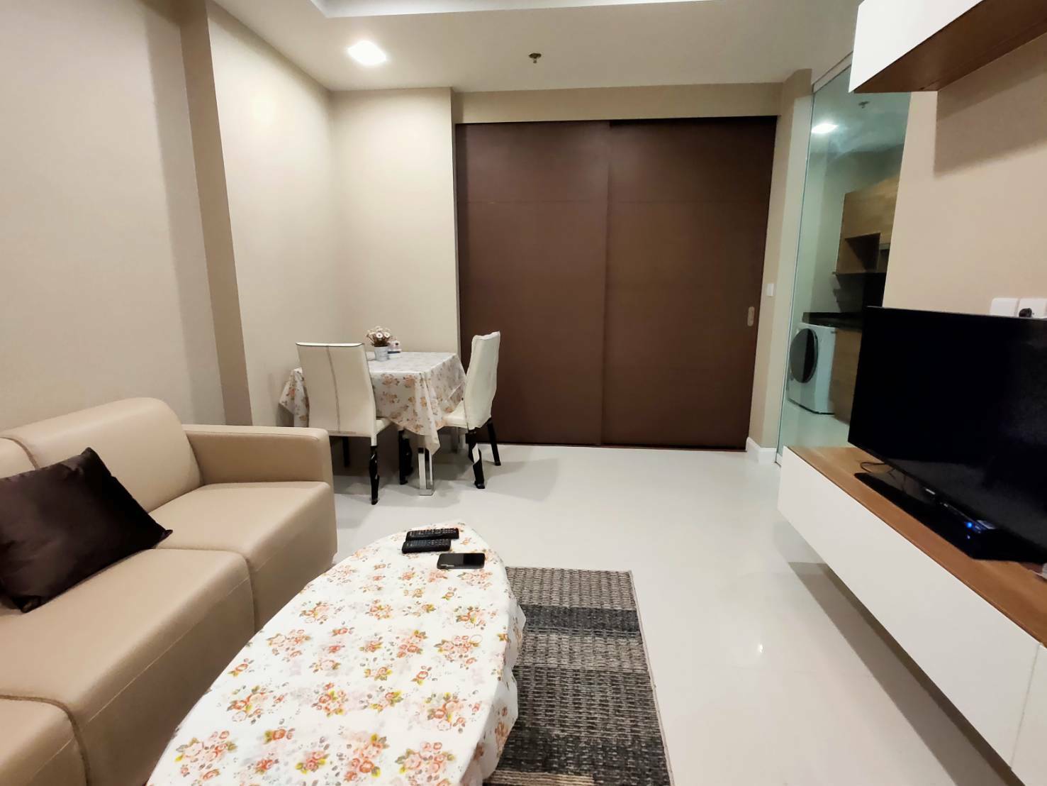 The Metropolis Samrong Interchange ภายในห้อง.jpg