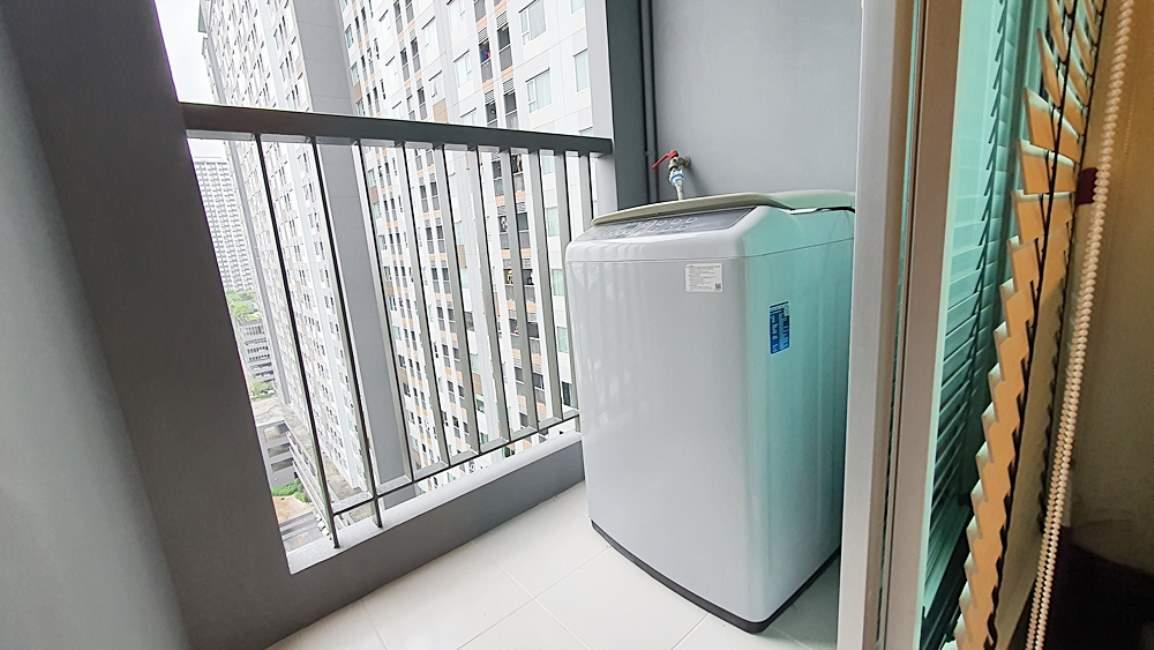 Aspire Ratchada-Wongsawang ระเบียง เครื่องซักผ้า.jpg