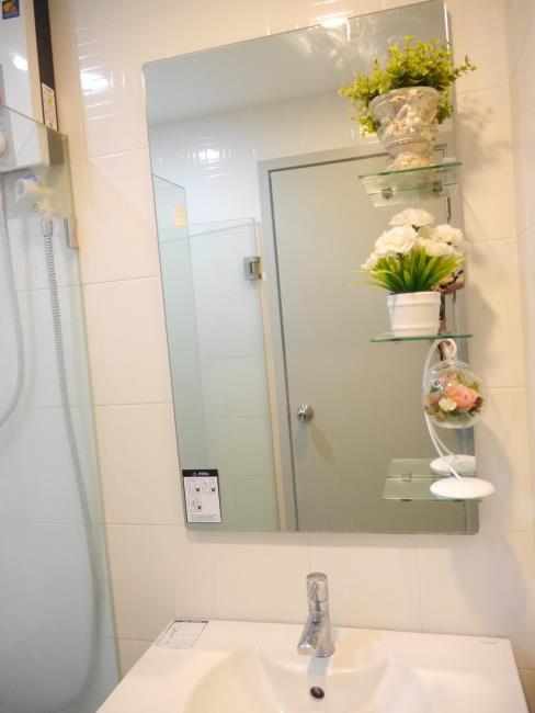 Ideo Wutthakat มุมอ่างล้างหน้า กระจก.jpg