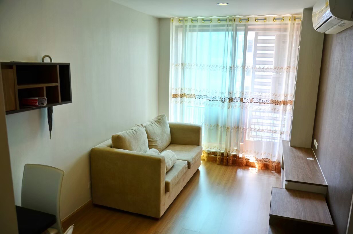 The Unique Ladprao 26 โซฟา ชั้นวางทีวี.jpg