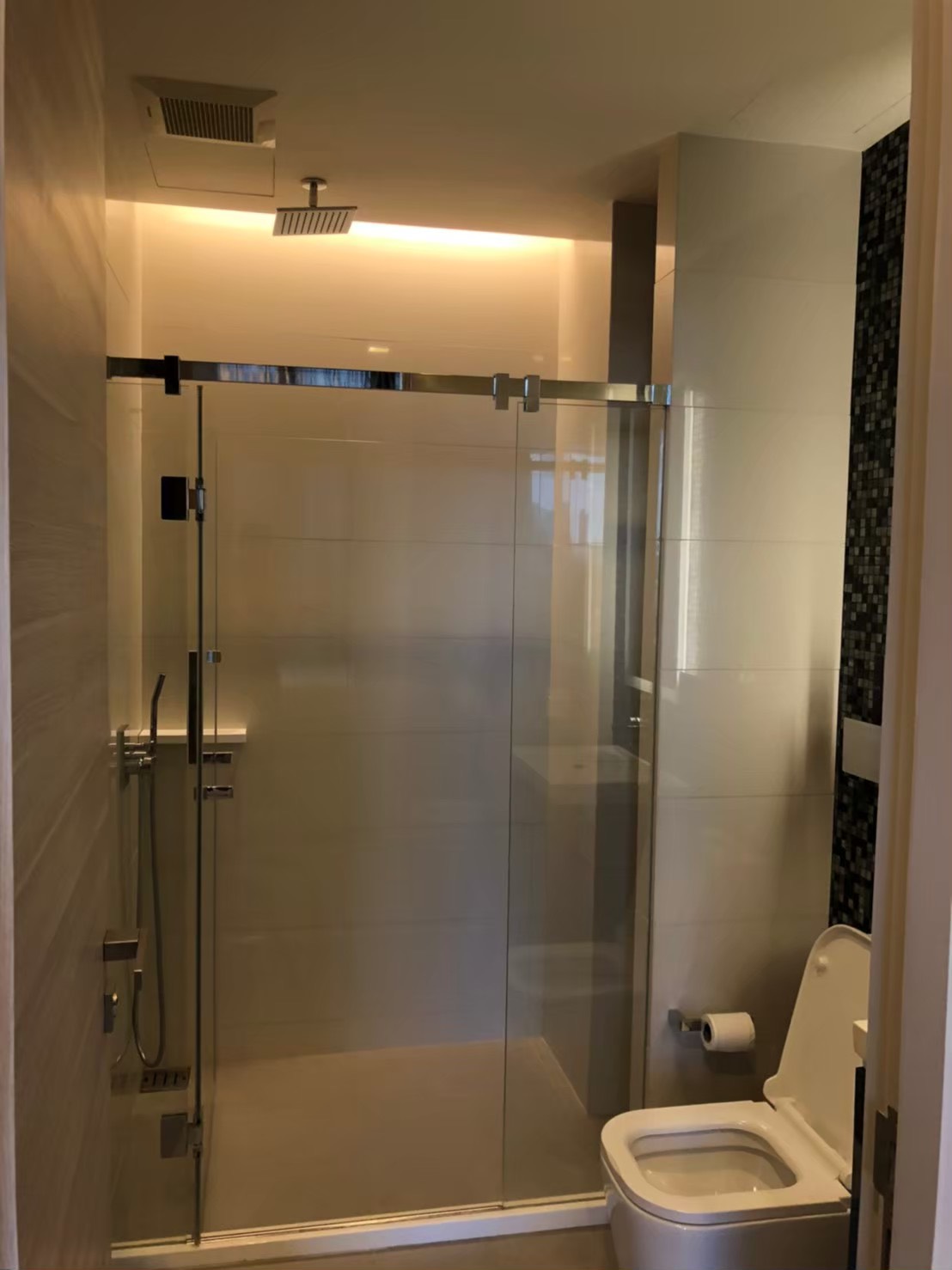 The Room Sathorn - St.Louis ห้องน้ำ.jpg