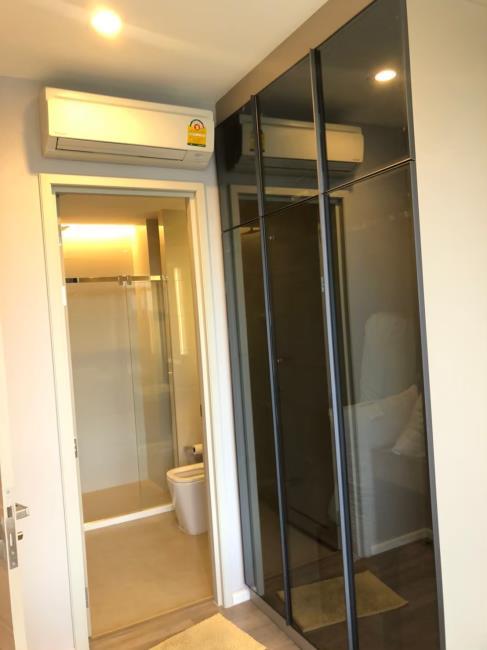 The Room Sathorn - St.Louis ตู้เสื้อผ้า.jpg