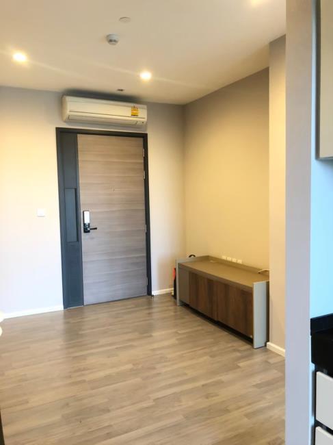 The Room Sathorn - St.Louis ชั้นวางของ.jpg