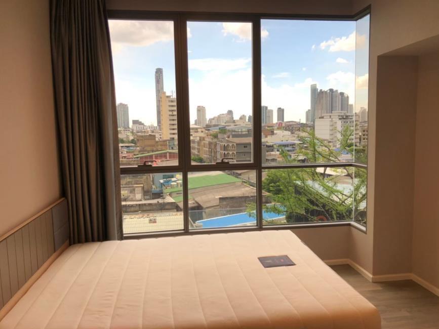 The Room Sathorn - St.Louis เตียงนอน.jpg