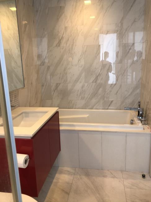 Hyde Sukhumvit 11 อ่างอาบน้ำ.jpg