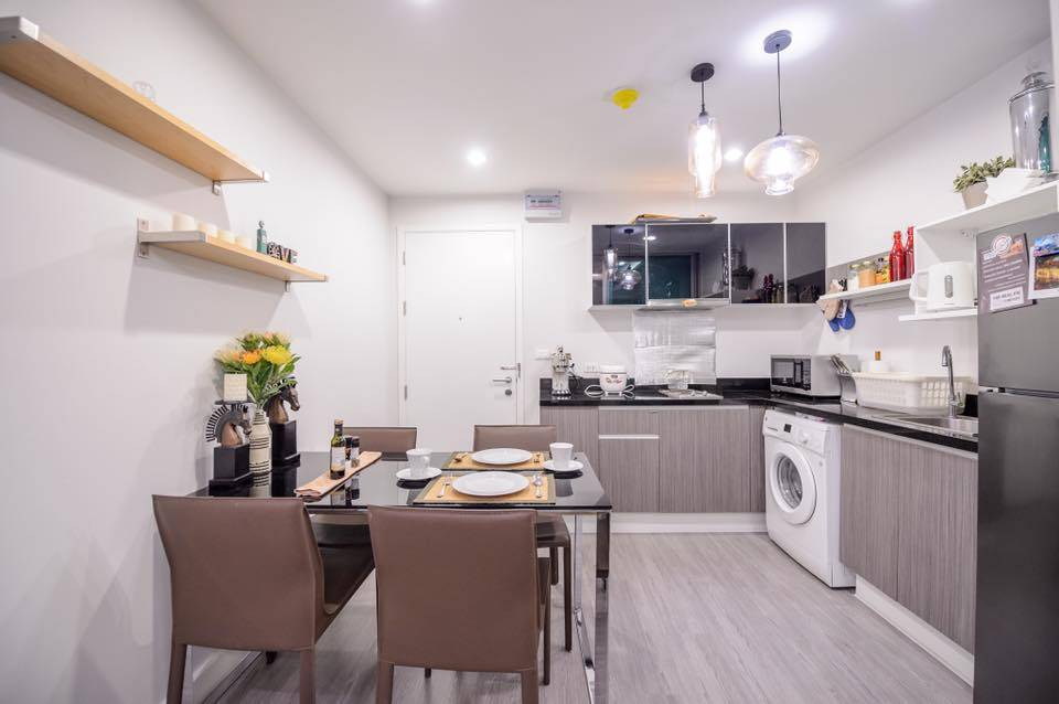 Bridge Sathorn-Narathiwas ครัว โตีะอาหาร.jpg