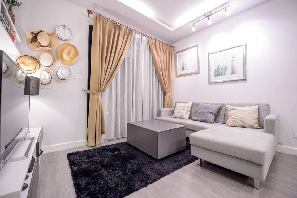 Bridge Sathorn-Narathiwas โซฟา.jpg