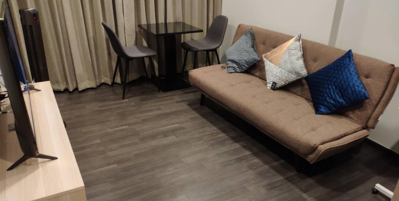 The Line Asoke - Ratchada โซฟา.jpg