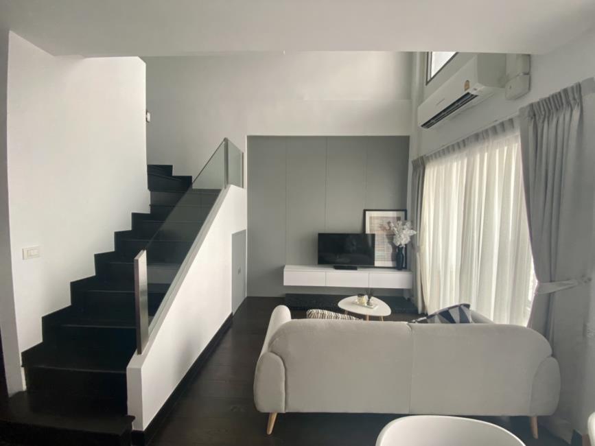 ไอดีโอ คิว พญาไท บันได.jpg