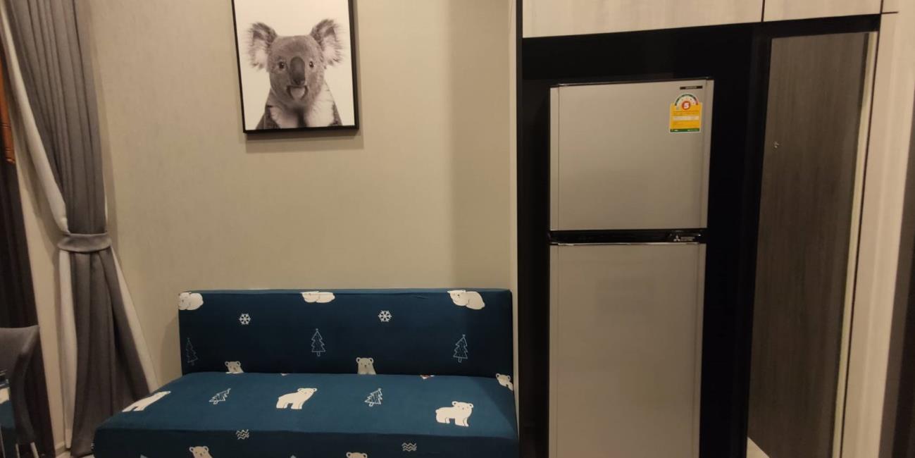 The Line sukhumvit 101 โซฟา ตู้เย็น.jpg