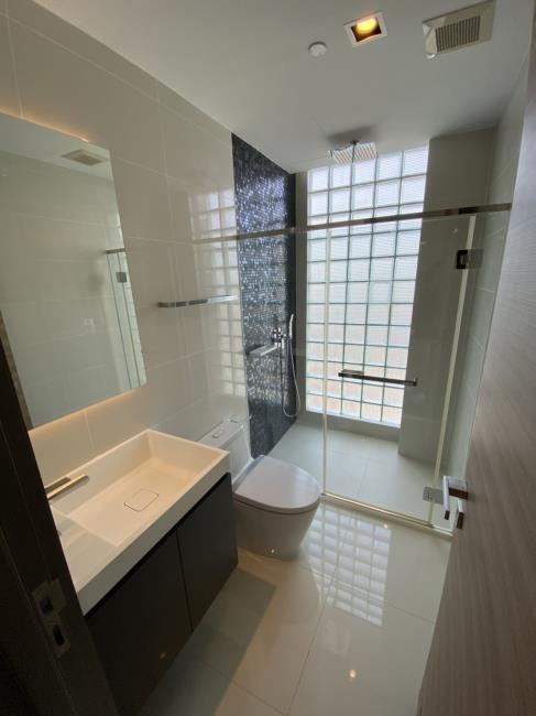 The Room Charoenkrung 30 ห้องน้ำ.jpg