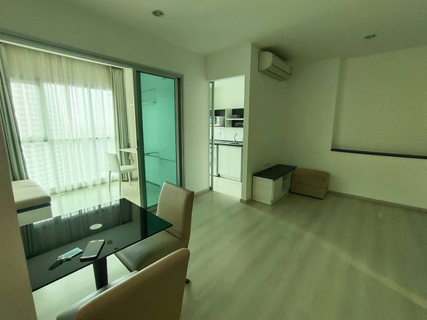 Life Ratchadapisek ภายในห้อง.jpg