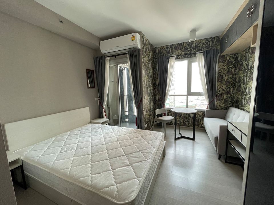 Chapter One Shine Bangpo เตียง.jpg