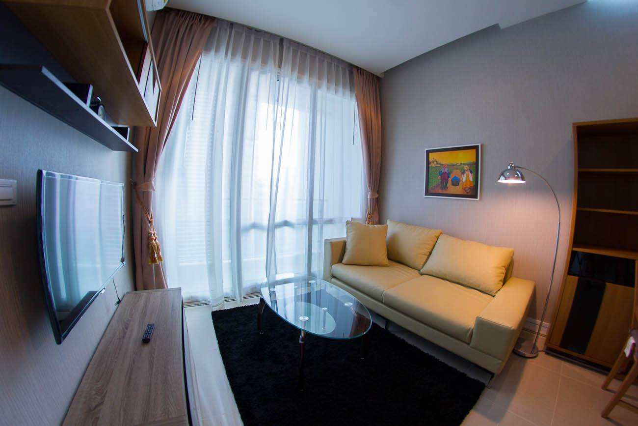 T.C. Green โซฟา.jpg