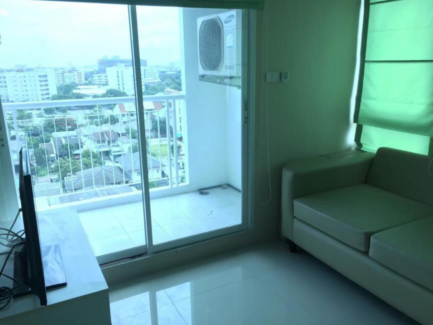 BTS Residence  ทีวี โซฟา.jpg