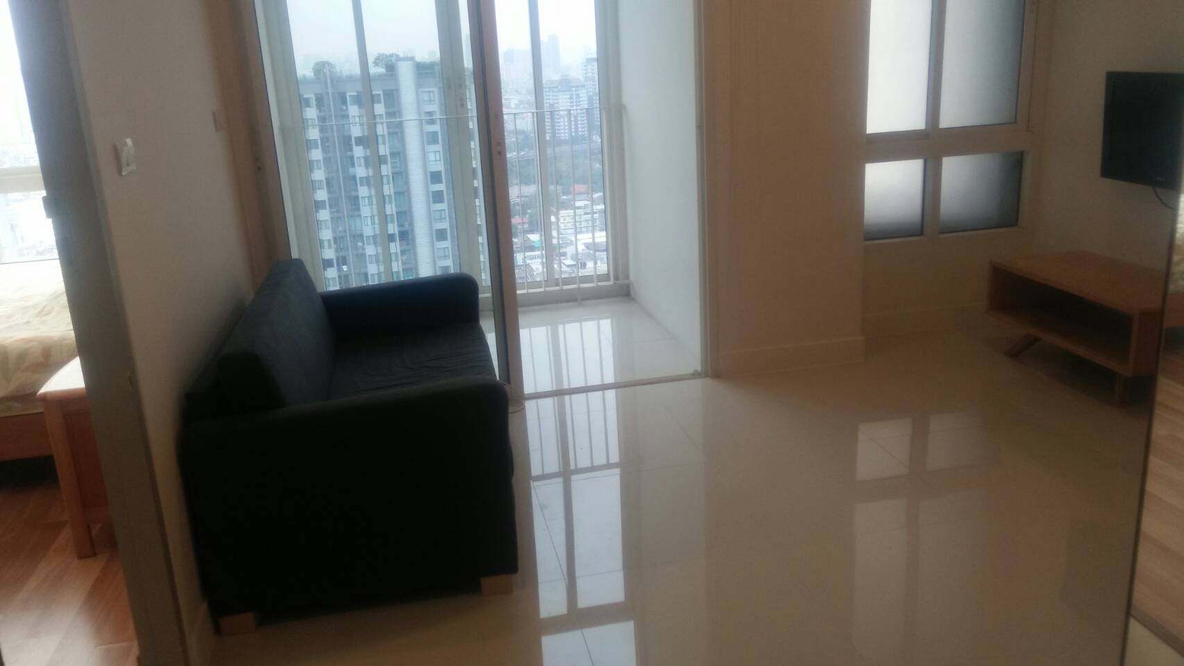 Ideo Verve Sukhumvit มุมโซฟา.jpg