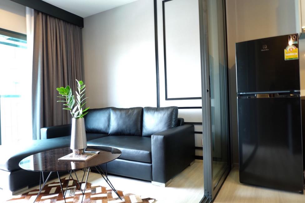 Life Sukhumvit 48 โซฟา.jpg