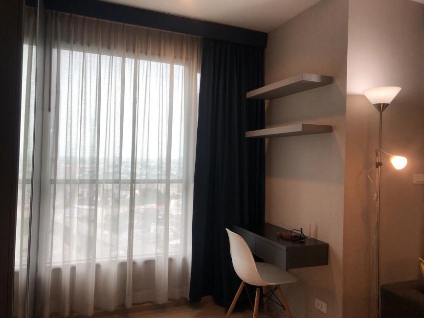 The Base Rama 9 - Ramkhamhaeng โตีะทำงาน.jpg