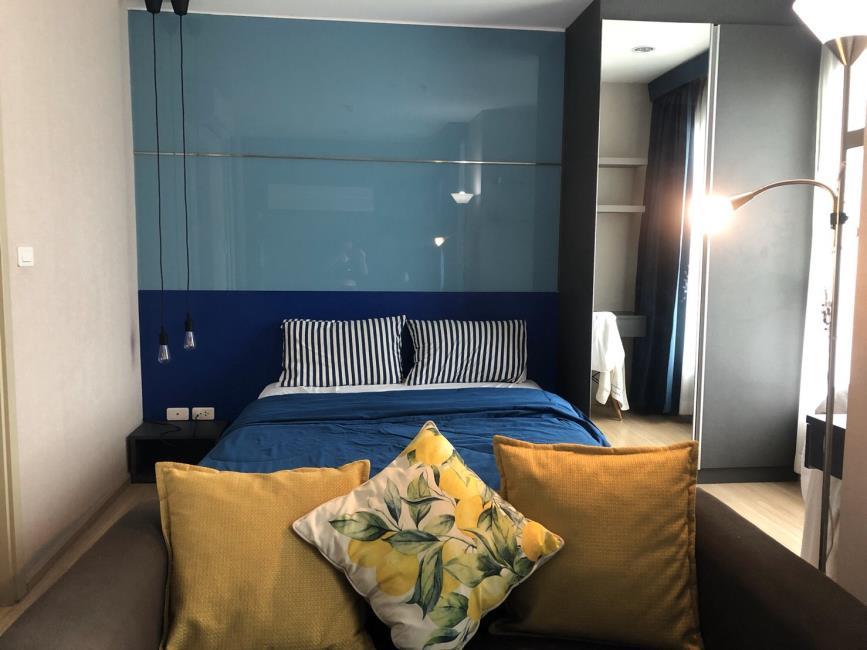 The Base Rama 9 - Ramkhamhaeng เตียง  โซฟา.jpg