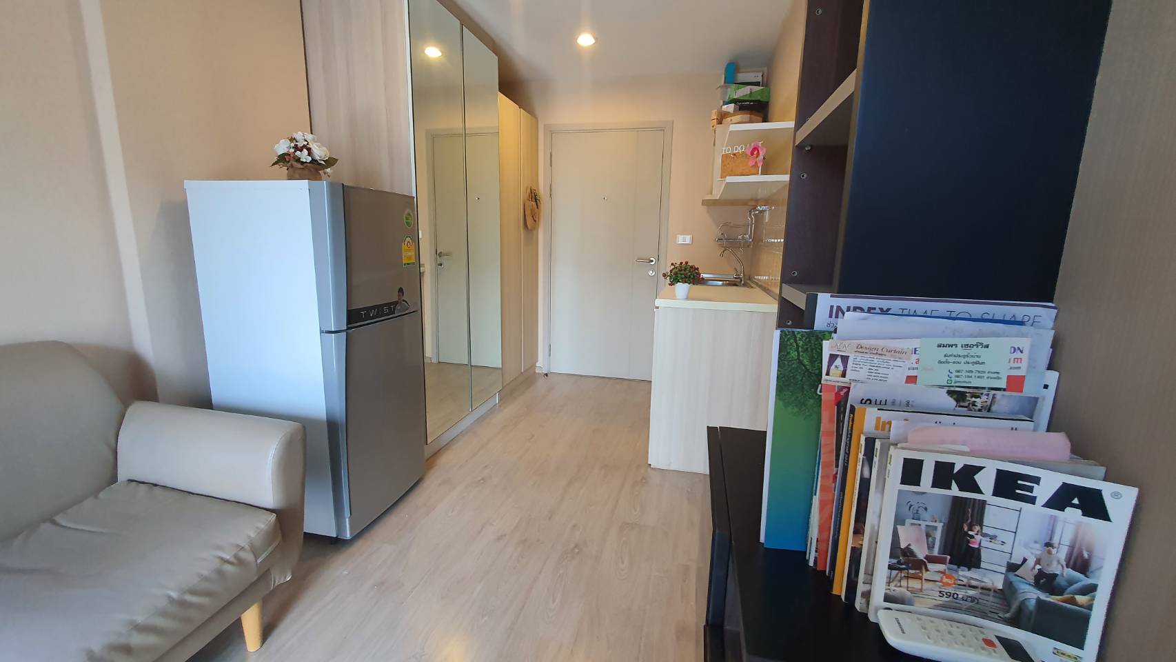 Elio Del Ray  มุมภายในห้อง.jpg