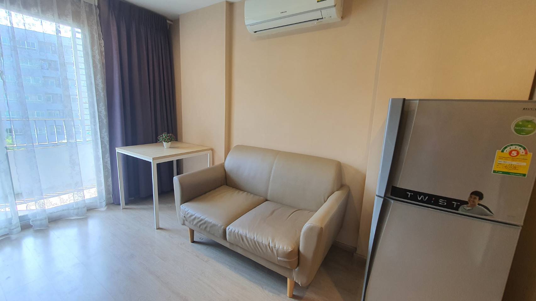 Elio Del Ray  โซฟา ตู็เย็น.jpg