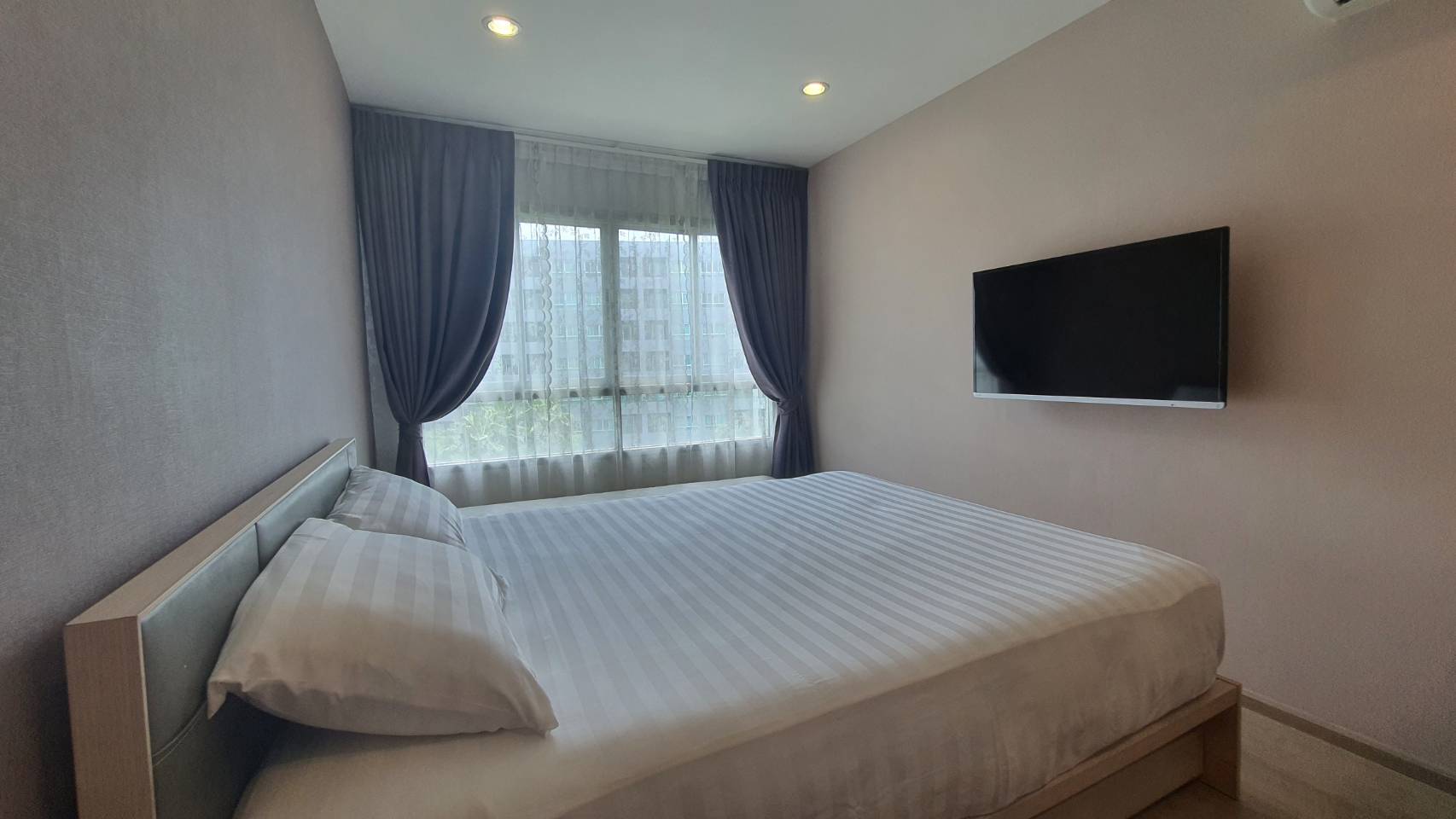 Elio Del Ray  เตียง.jpg