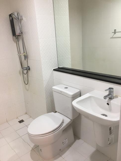 เดอะ ทรี อินเตอร์เชนจ์ ชักโครก.jpg