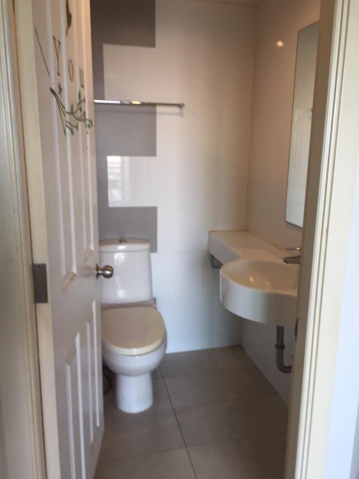 Lumpini Place Rama 4-Kluaynamthai ห้องน้ำ.jpg