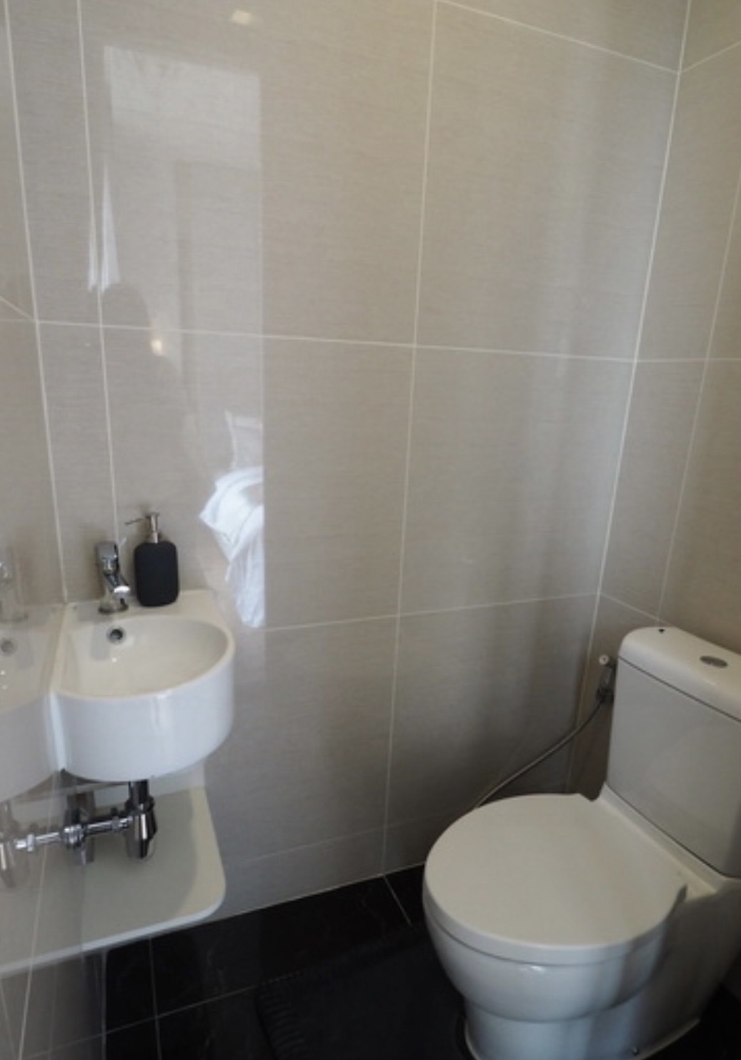 Park Origin Phromphong ห้องน้ำ.jpg