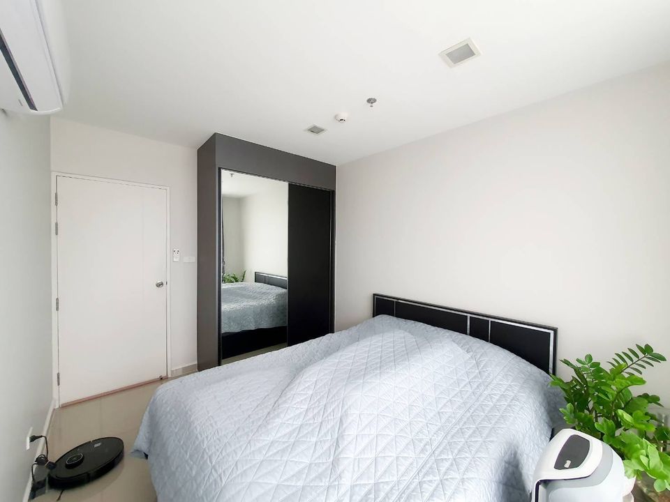 Pela Wutthakat เตียง ตู้เสื้อผ้า.jpg